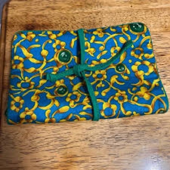 Oscar de la Renta Jewelry - Oscar de LaRenta ~ travel Satchel ~3 zip pockets Colorful Floral Fabric